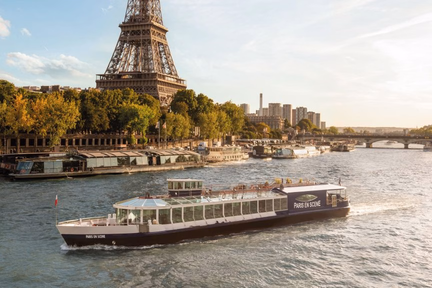 Crucero en barco por el Sena con la Torre Eiffel